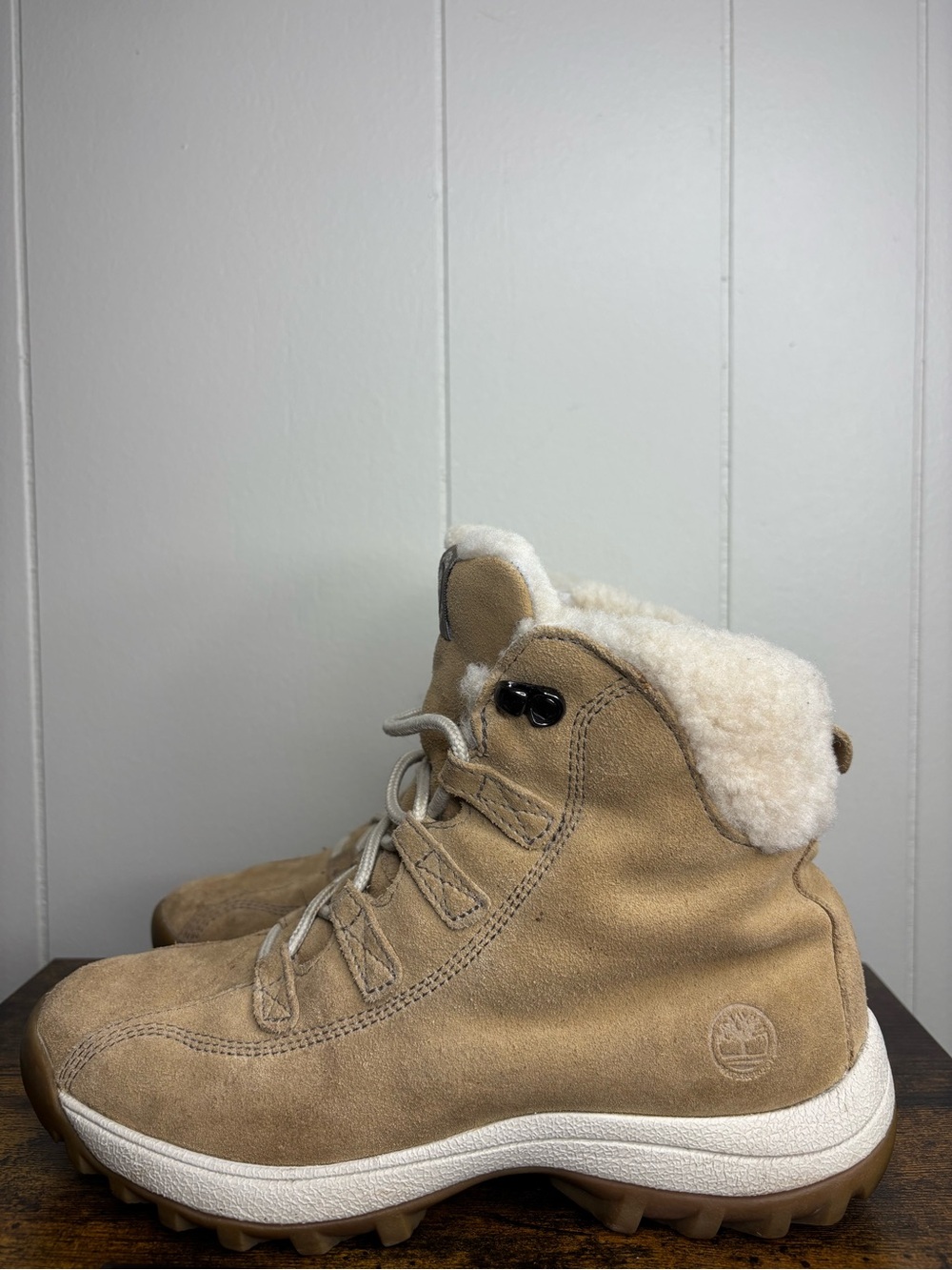 Timberland Tan Outdoor Performance Boots Womens Size 8M Sherpa Lined Lace-Up